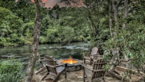 Romantic Cabin Rentals Near Crater Lake